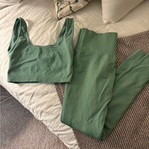 SET Active Green Leggings and Top Set